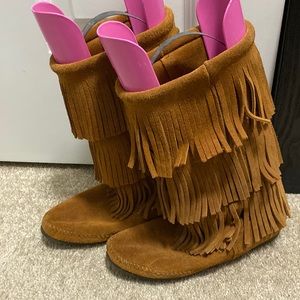 Minnetonka Fringe Boots 7